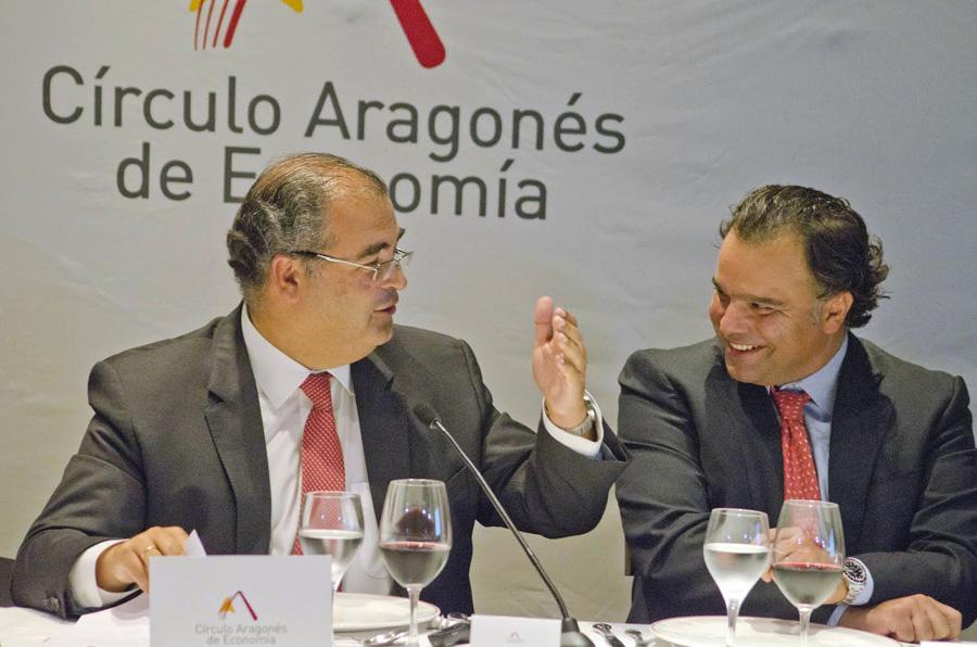 Ángel Ron, presidente del Banco Popular, con fernando de Yarza, presidente del Círculo Aragonés de Economía